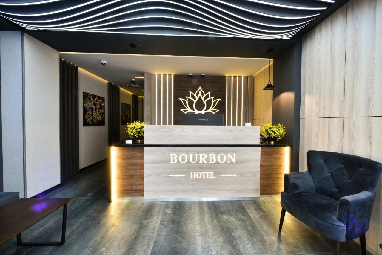 Bourbon Boutique Hotel Erivan Exterior foto
