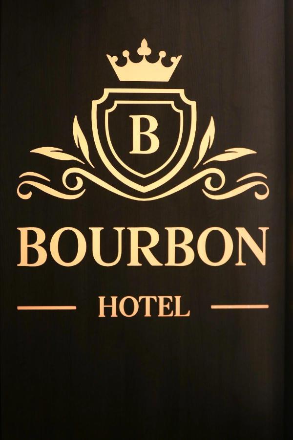 Bourbon Boutique Hotel Erivan Exterior foto