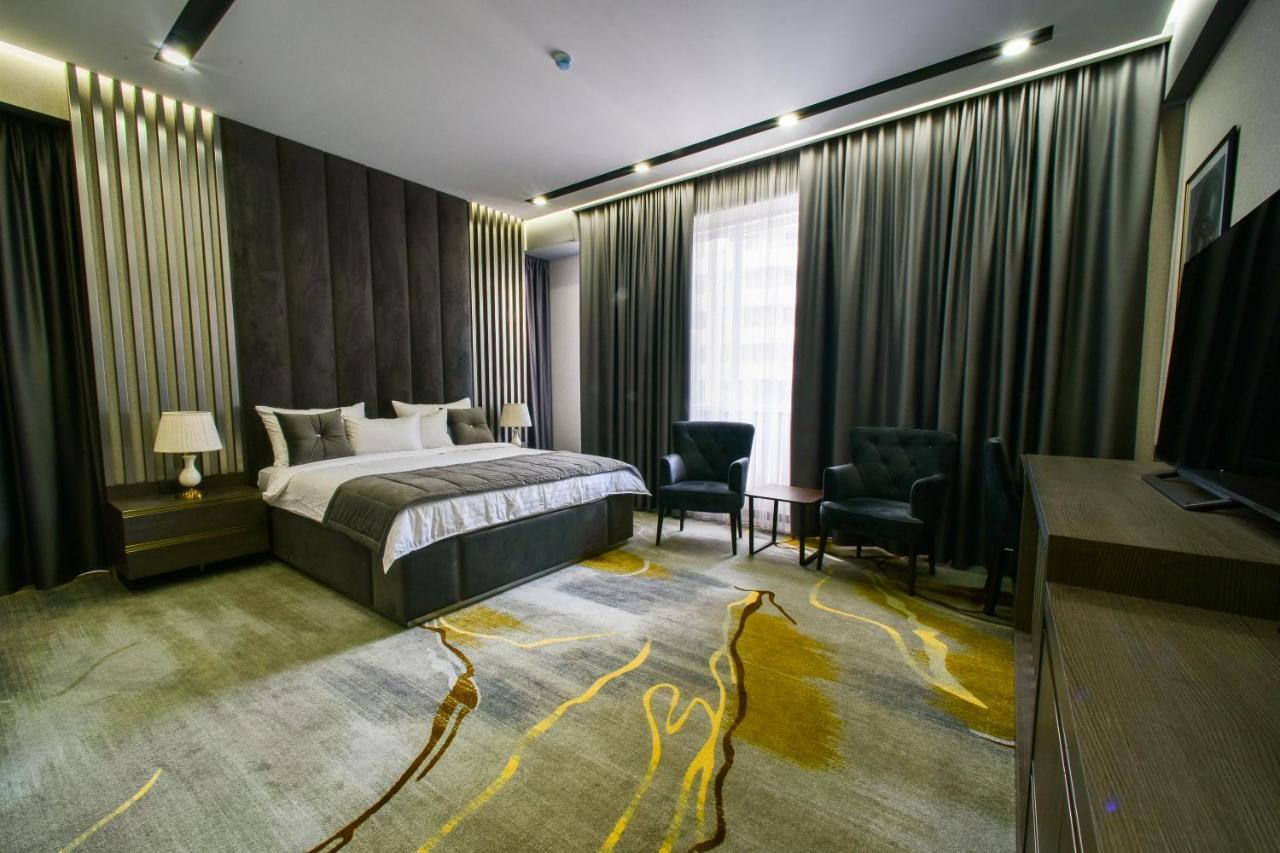 Bourbon Boutique Hotel Erivan Exterior foto