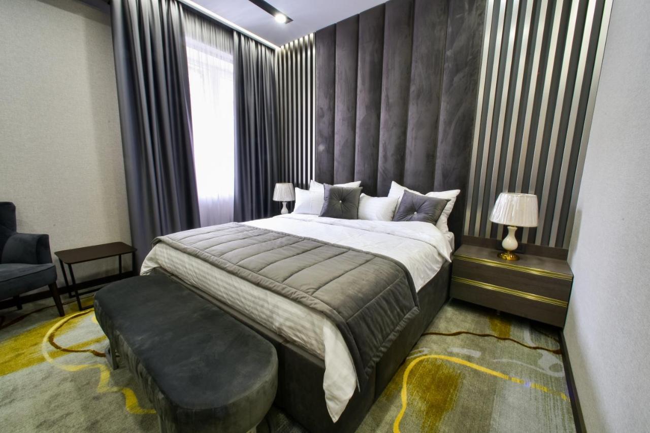 Bourbon Boutique Hotel Erivan Exterior foto