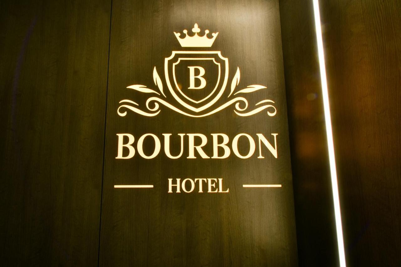Bourbon Boutique Hotel Erivan Exterior foto