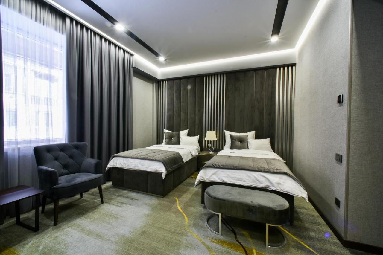 Bourbon Boutique Hotel Erivan Exterior foto