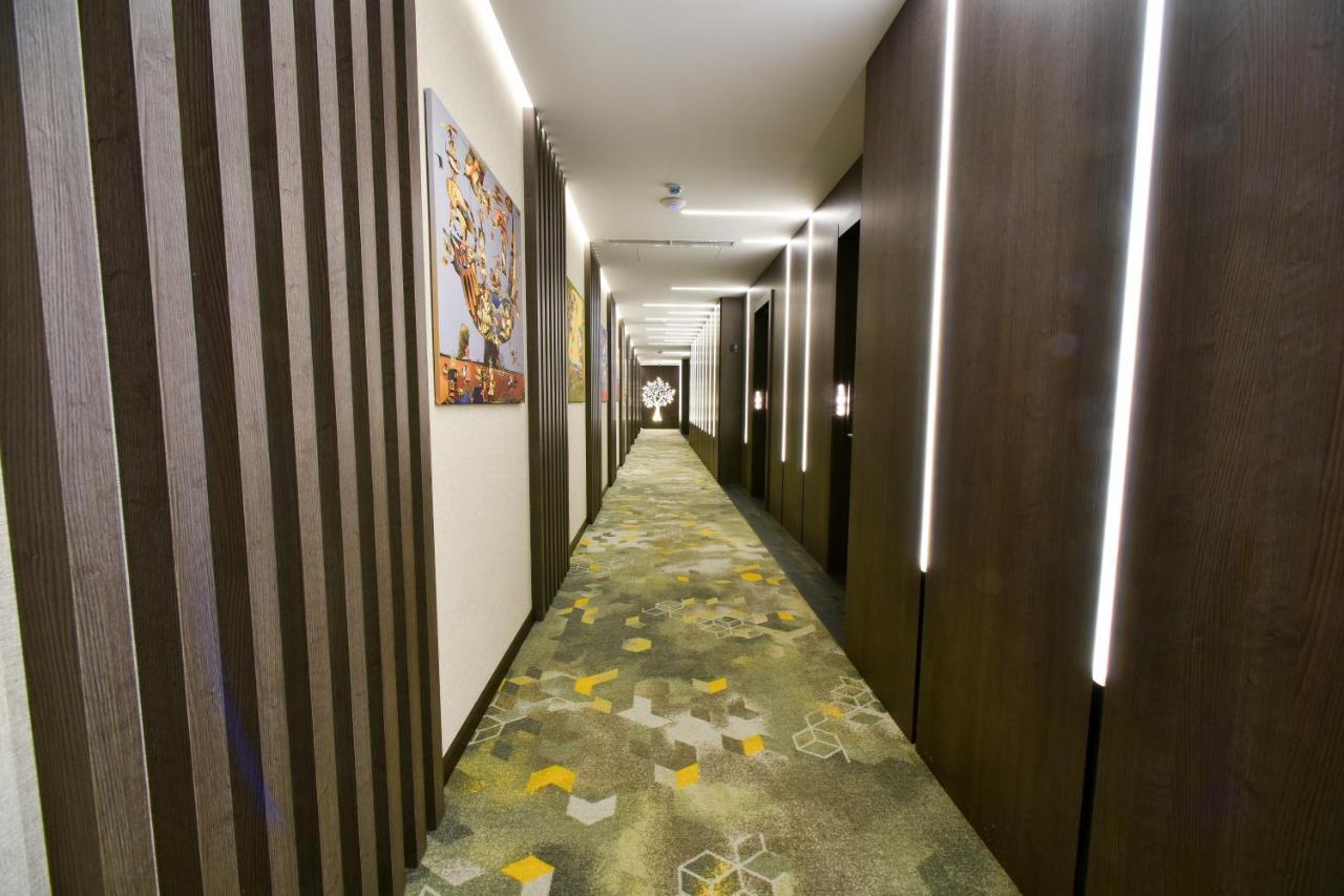 Bourbon Boutique Hotel Erivan Exterior foto